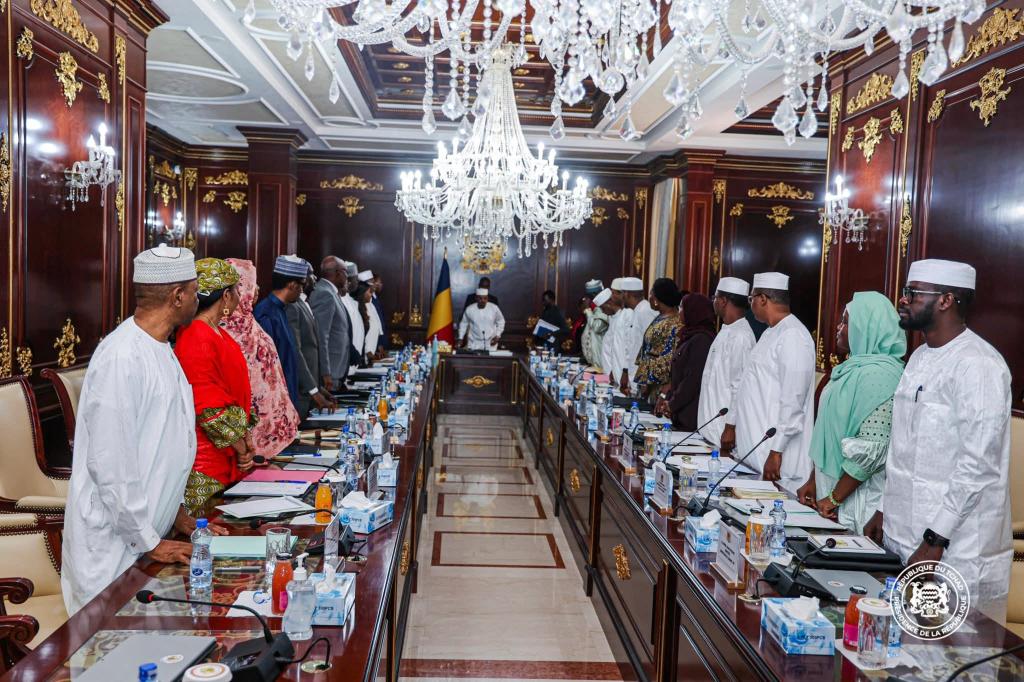 رئيس الجمهورية يترأس اجتماعاً عادياً لمجلس الوزراء